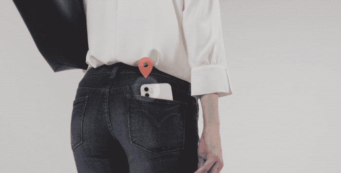 Carry your smartphone — Keyin acknowledges you and opens automatically